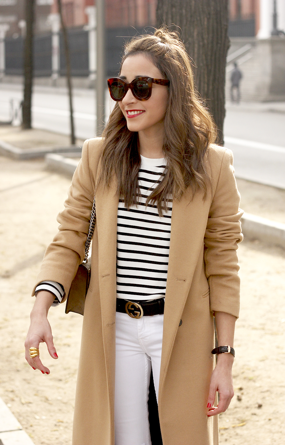 camel coat strieps white ripped jeans black heels uterqüe belt gucci céline sunnies outfit fashion style01