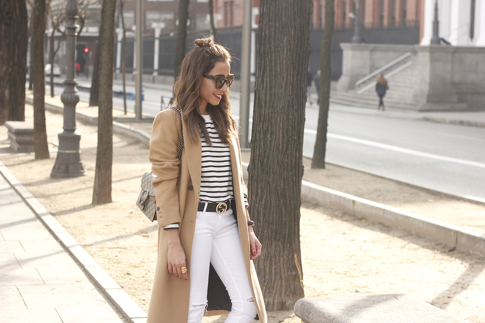 camel coat strieps white ripped jeans black heels uterqüe belt gucci céline sunnies outfit fashion style05