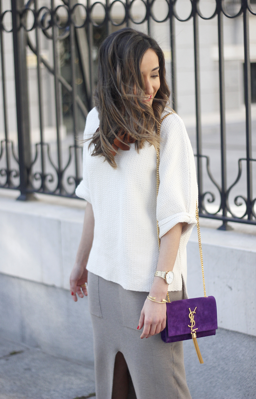 maxi grey knitted skirt saint laurent handbag nude heels outfit01