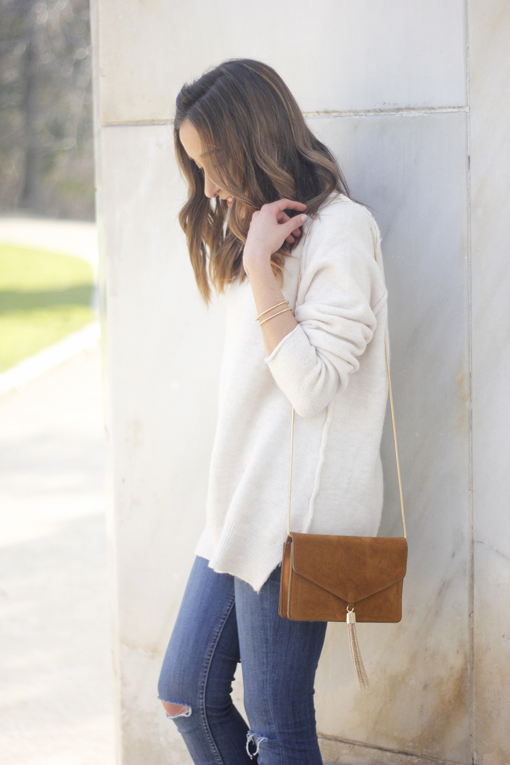 White Sweater Jeans Pink Heels Carolina Herrera outfit09