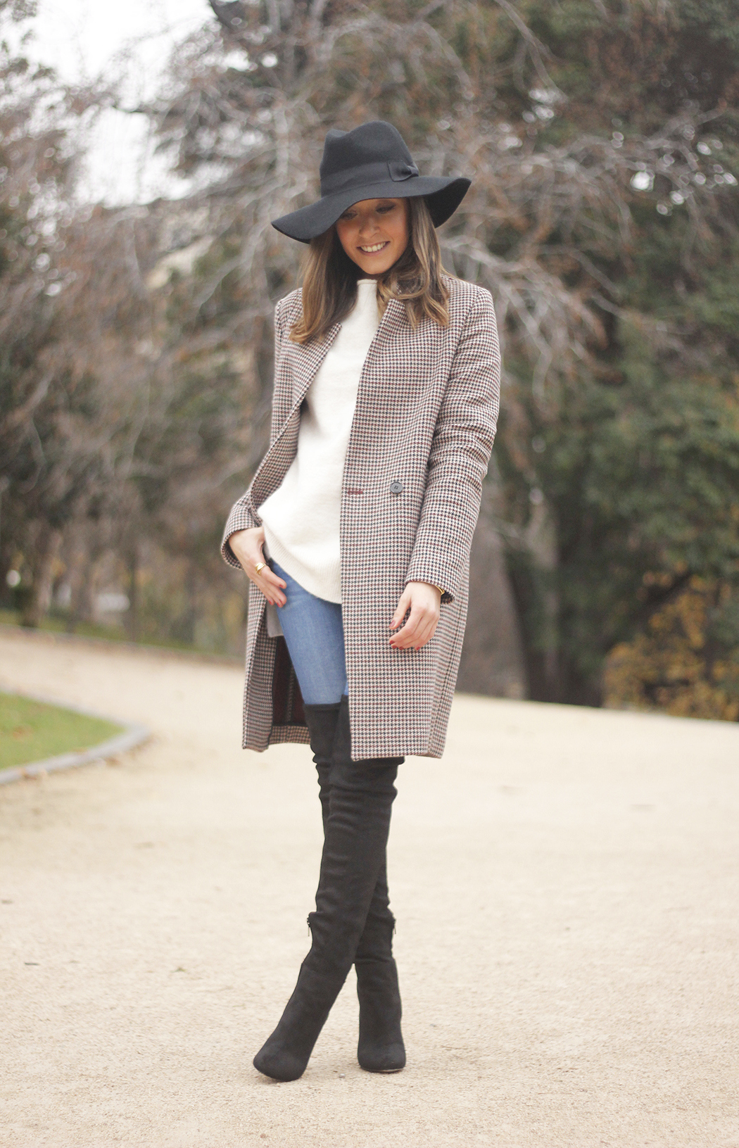 houndstooth coat, white sweater, over the knee boots, black hat, outfit, style, jeans07