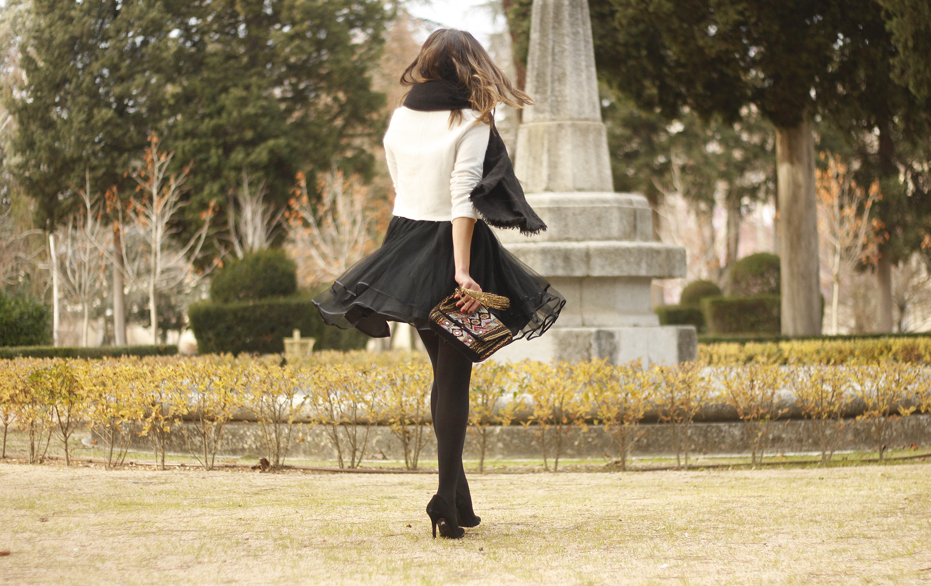 black tulle skirt white sweater black scarf outfit heels19