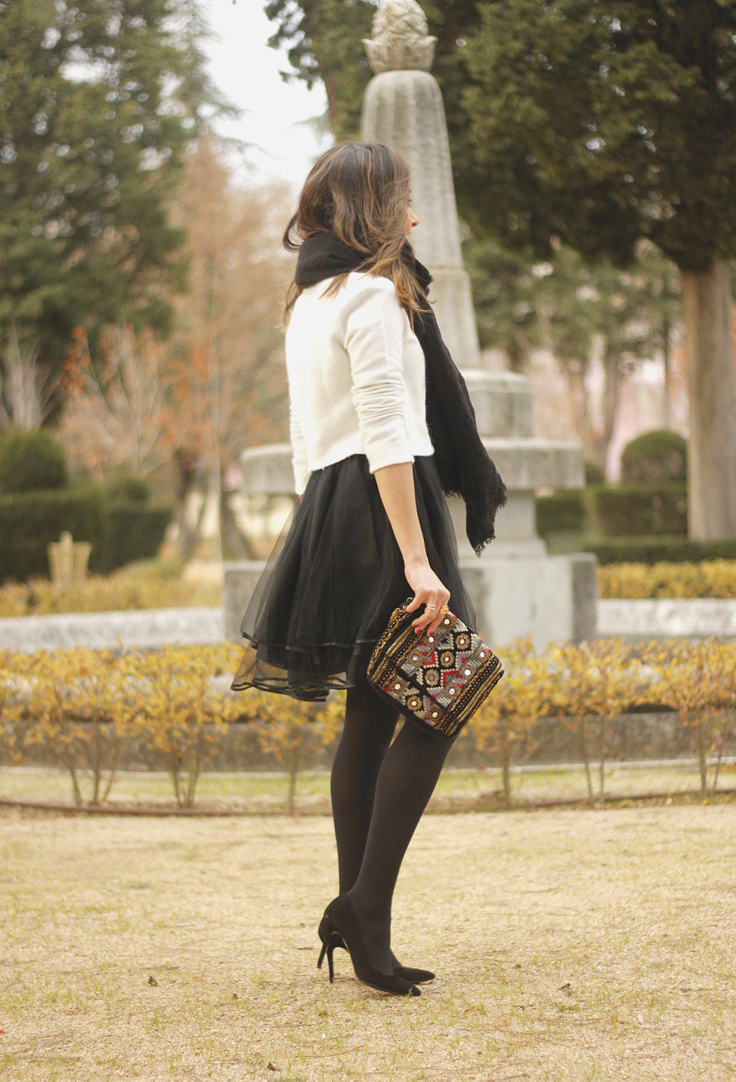 black tulle skirt white sweater black scarf outfit heels21