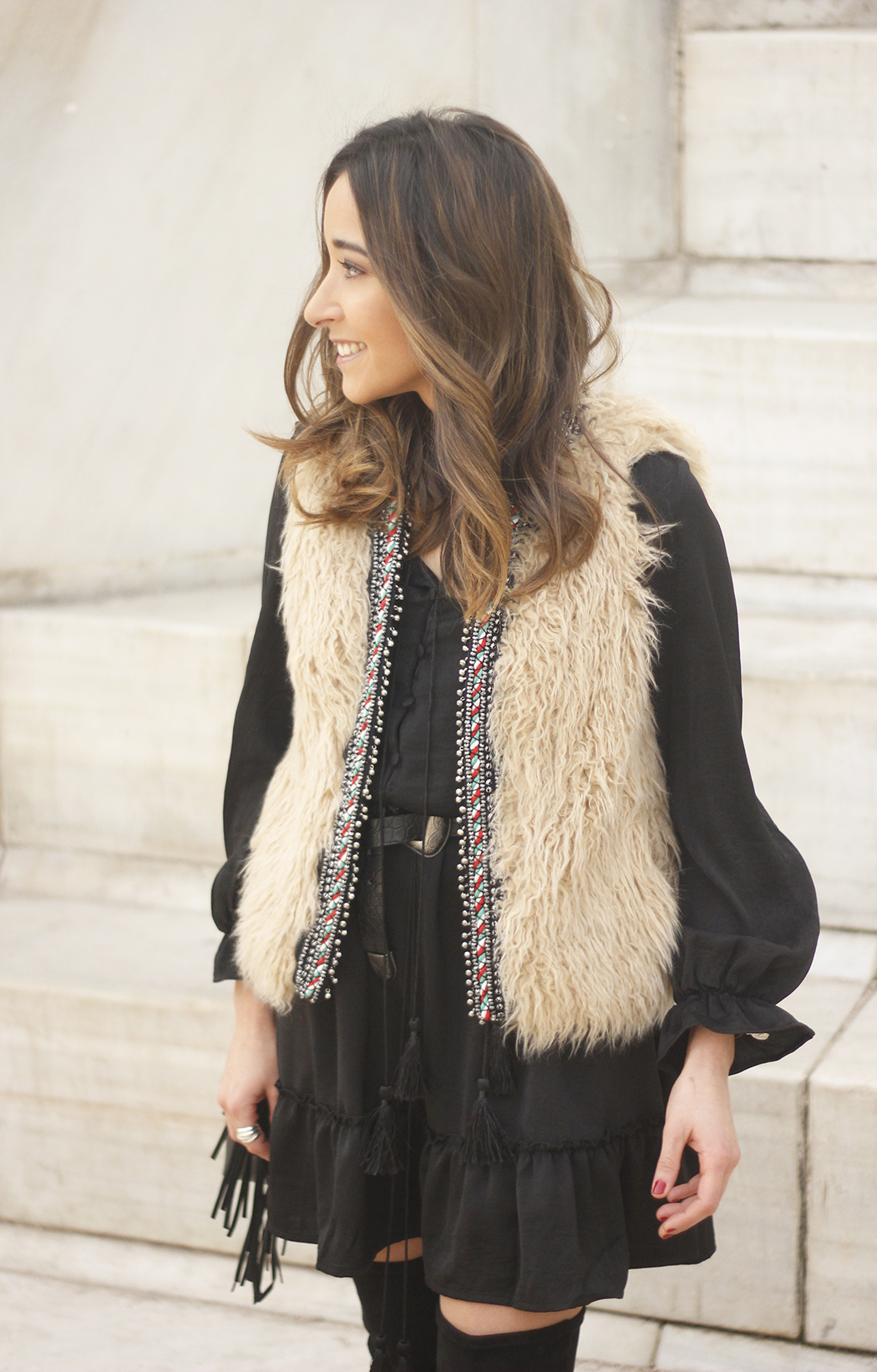 black boho dress fur vest over the knee boots fashion outfit07
