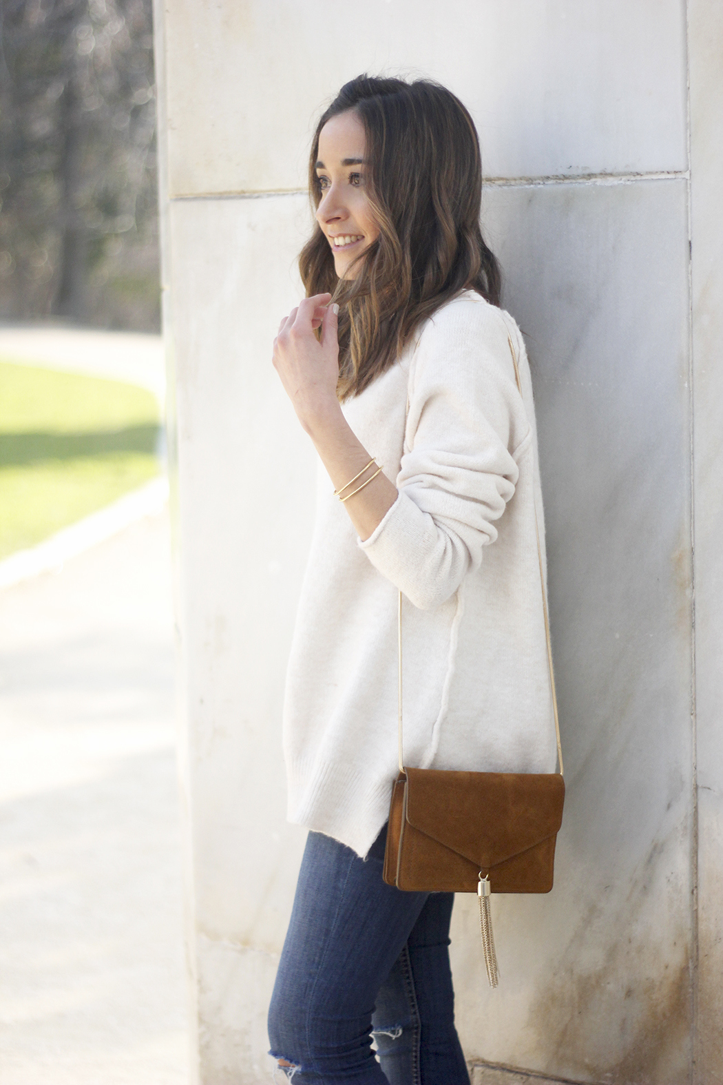 White Sweater Jeans Pink Heels Carolina Herrera outfit10