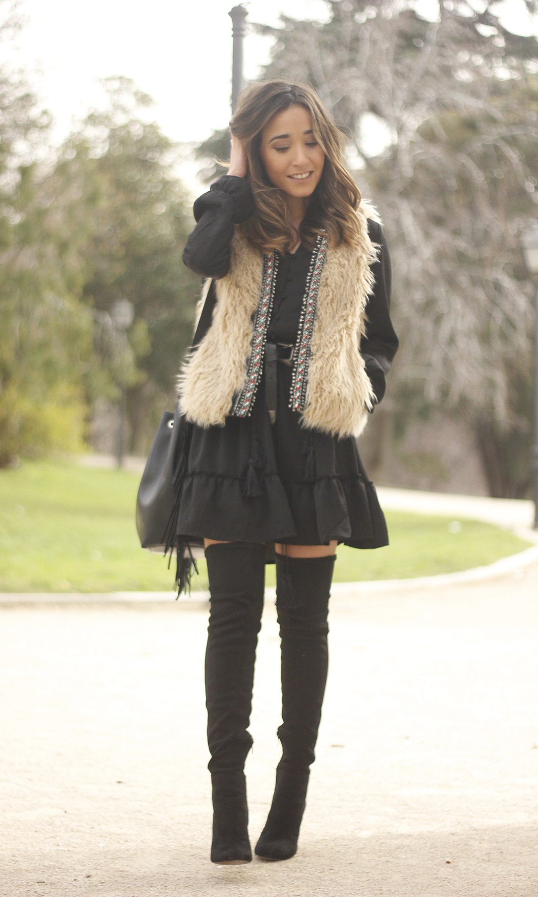 black boho dress fur vest over the knee boots fashion outfit19