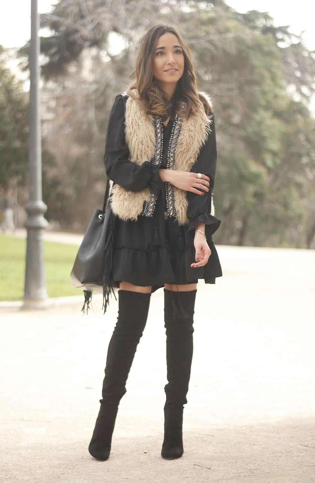 black boho dress fur vest over the knee boots fashion outfit14