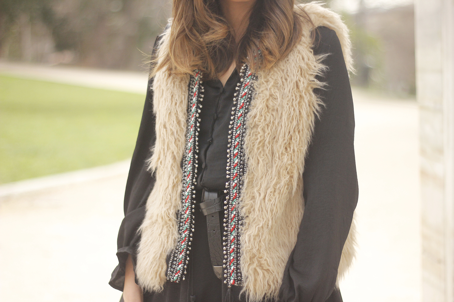 black boho dress fur vest over the knee boots fashion outfit12