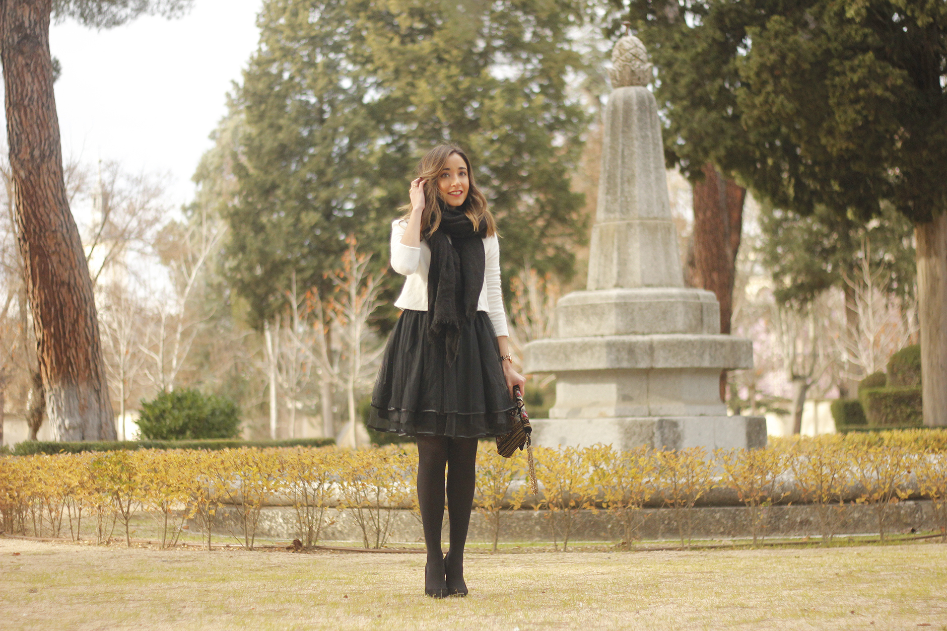 black tulle skirt white sweater black scarf outfit heels14