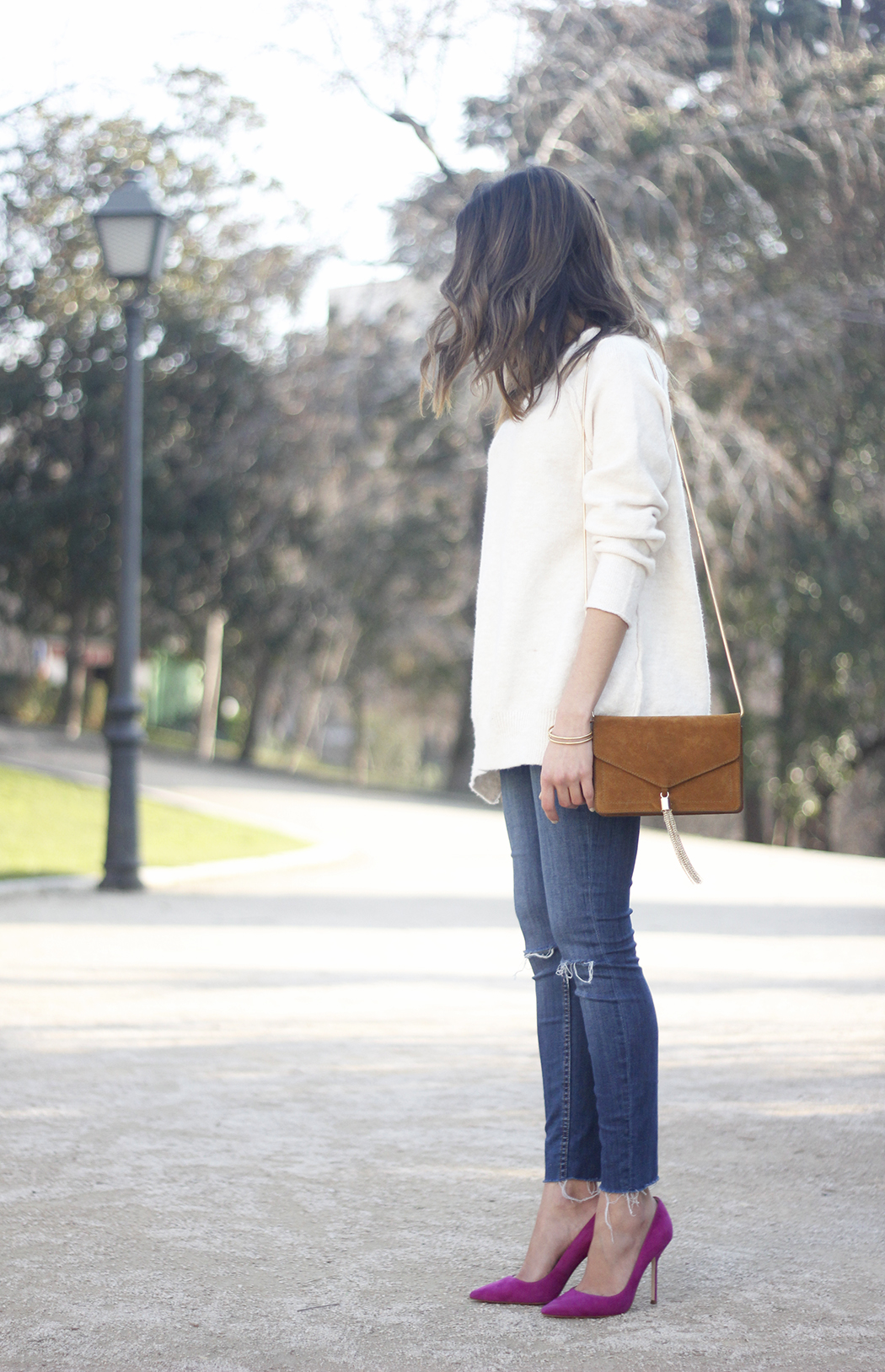White Sweater Jeans Pink Heels Carolina Herrera outfit18