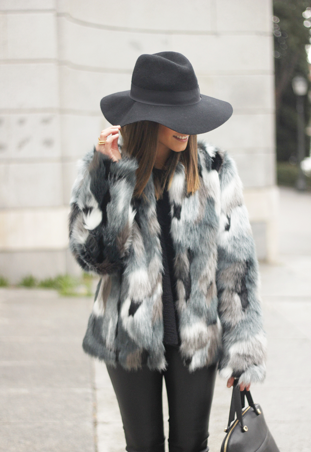 Faux fur coat leatherette pants booties black hat mango streetstyle fashion outfit19