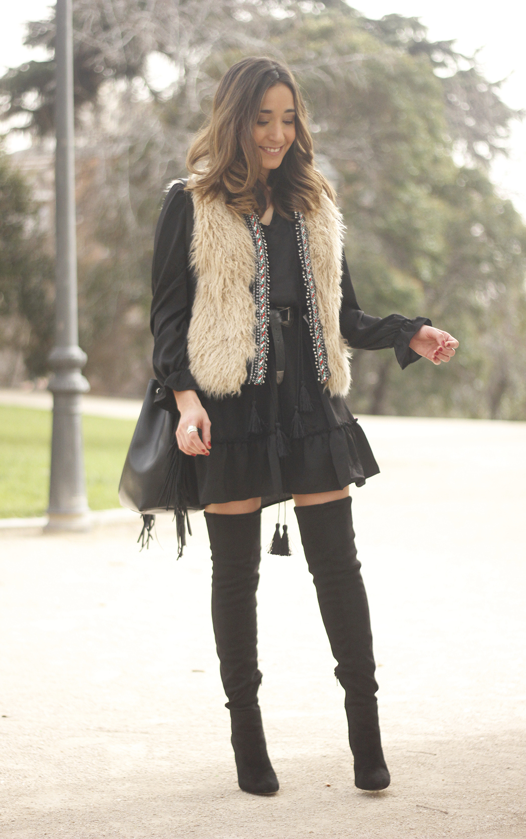black boho dress fur vest over the knee boots fashion outfit13