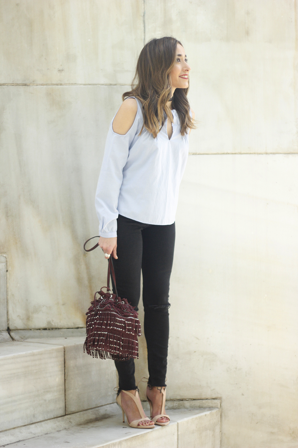 off the shoulders top black ripped jeans nude sandals outfit14