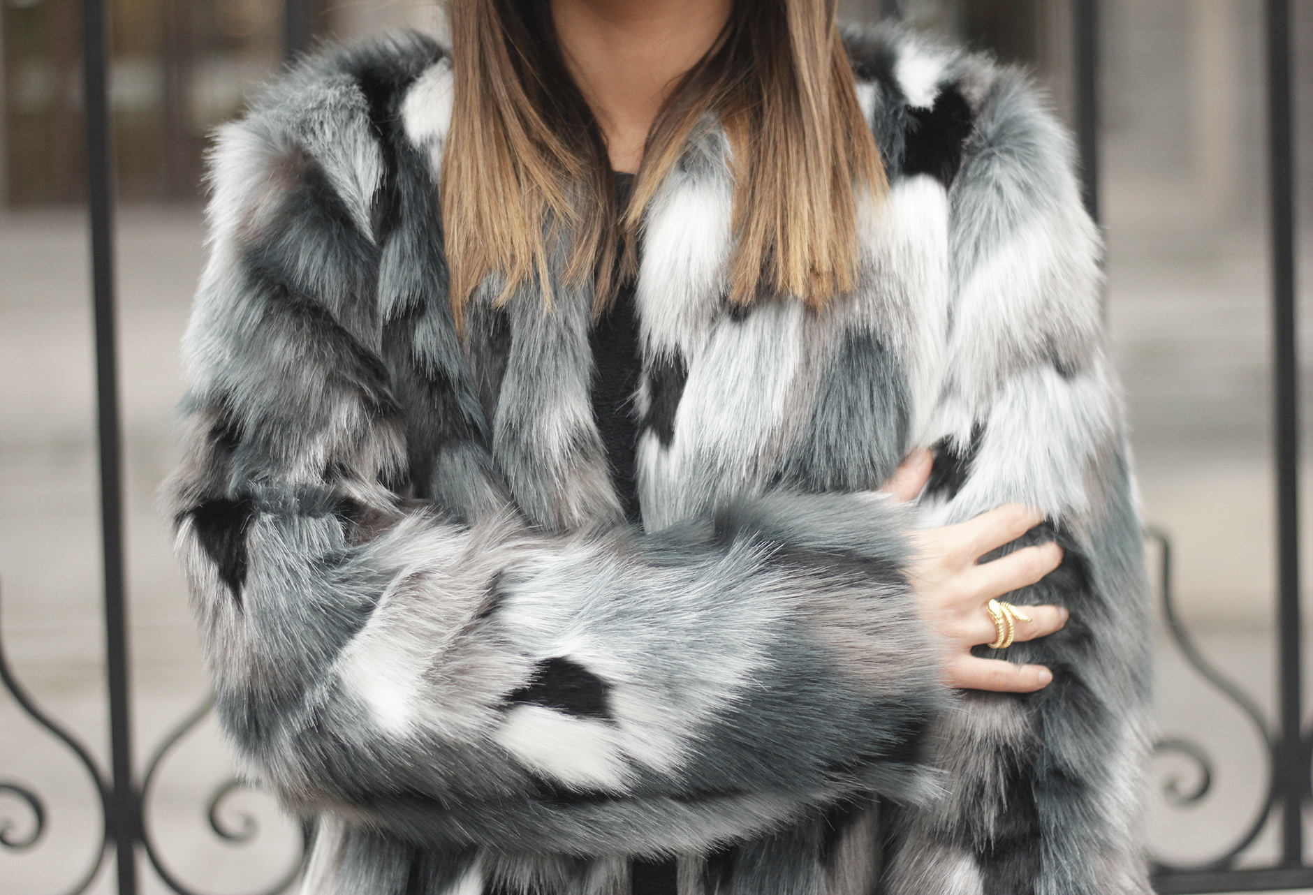 Faux fur coat leatherette pants booties black hat mango streetstyle fashion outfit18