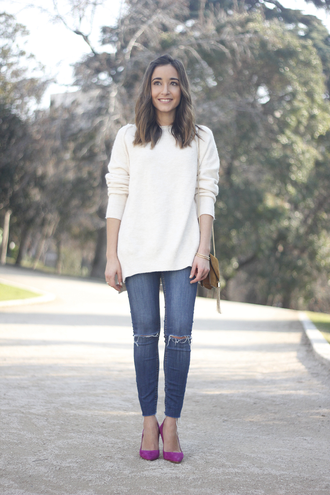 White Sweater Jeans Pink Heels Carolina Herrera outfit19