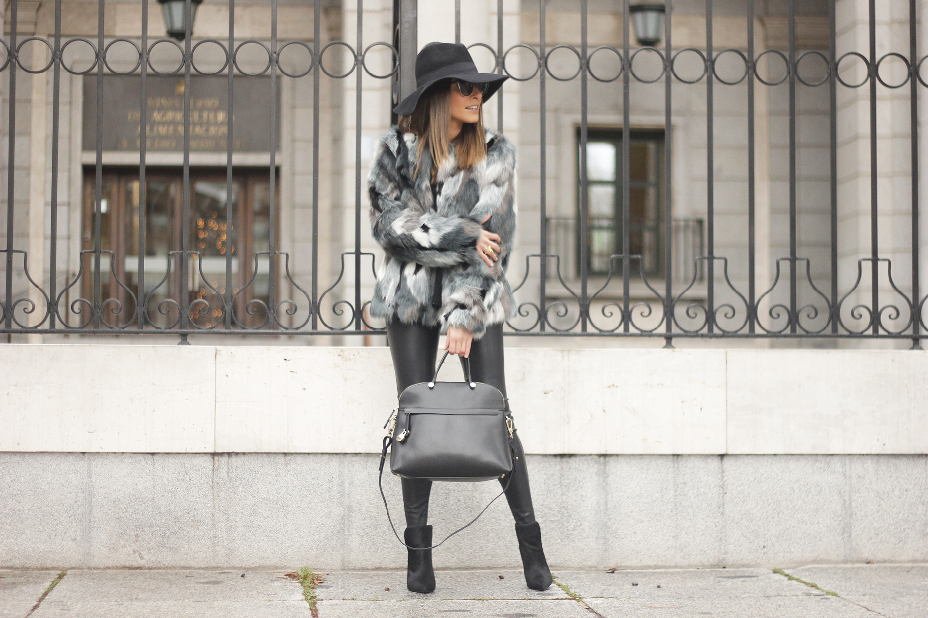 Faux fur coat leatherette pants booties black hat mango streetstyle fashion outfit14