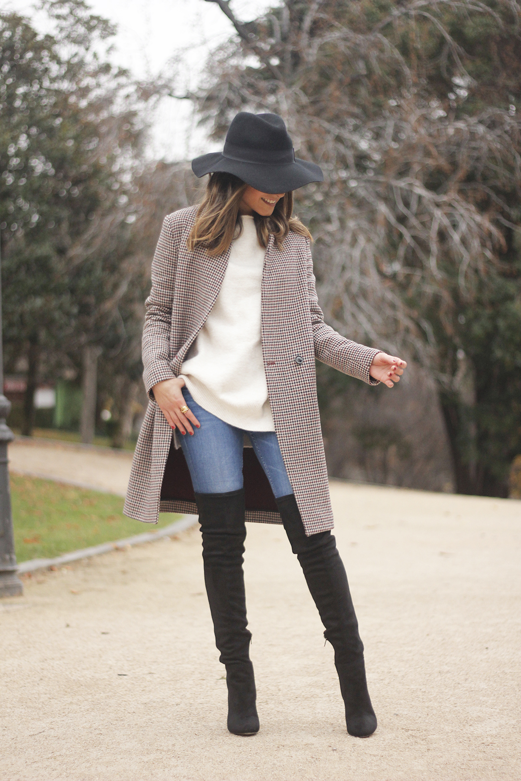 houndstooth coat, white sweater, over the knee boots, black hat, outfit, style, jeans08