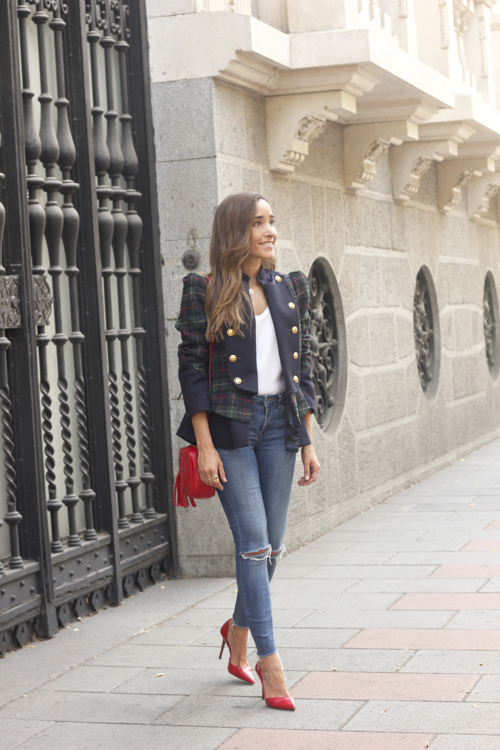 CHECKED BLAZER highly preppy gucci bag ripped jeans street style 2018 outfit02