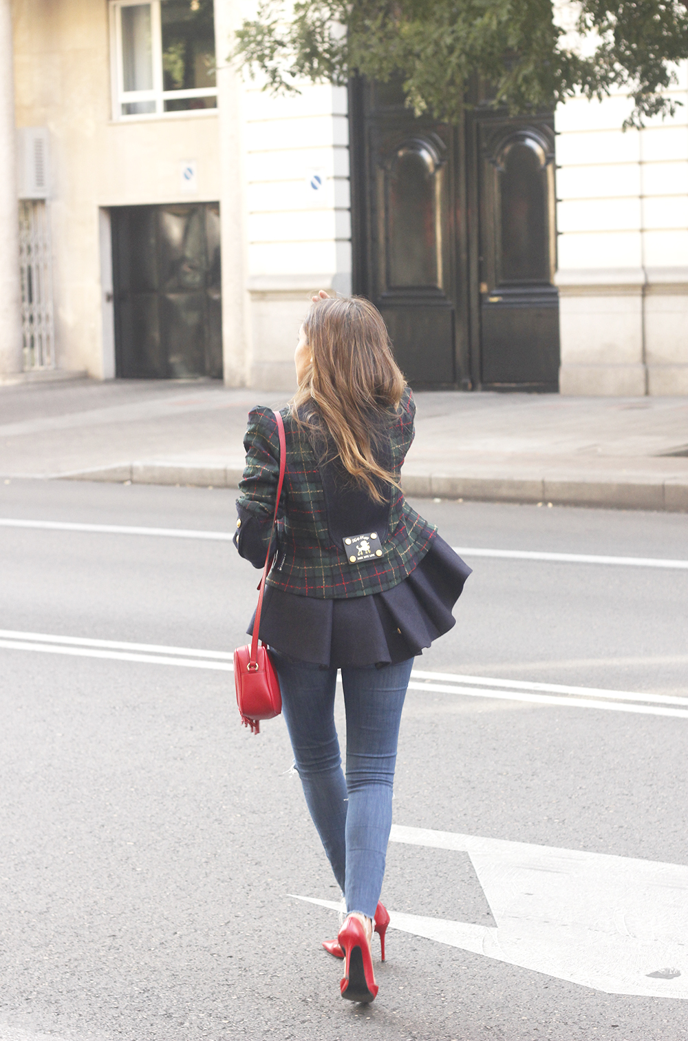 CHECKED BLAZER highly preppy gucci bag ripped jeans street style 2018 outfit09