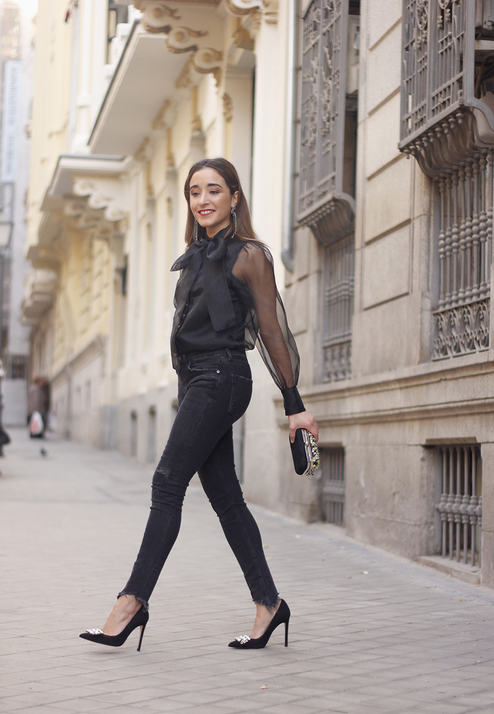 black shirt jeans christmas look fashion street style xmas 20188684