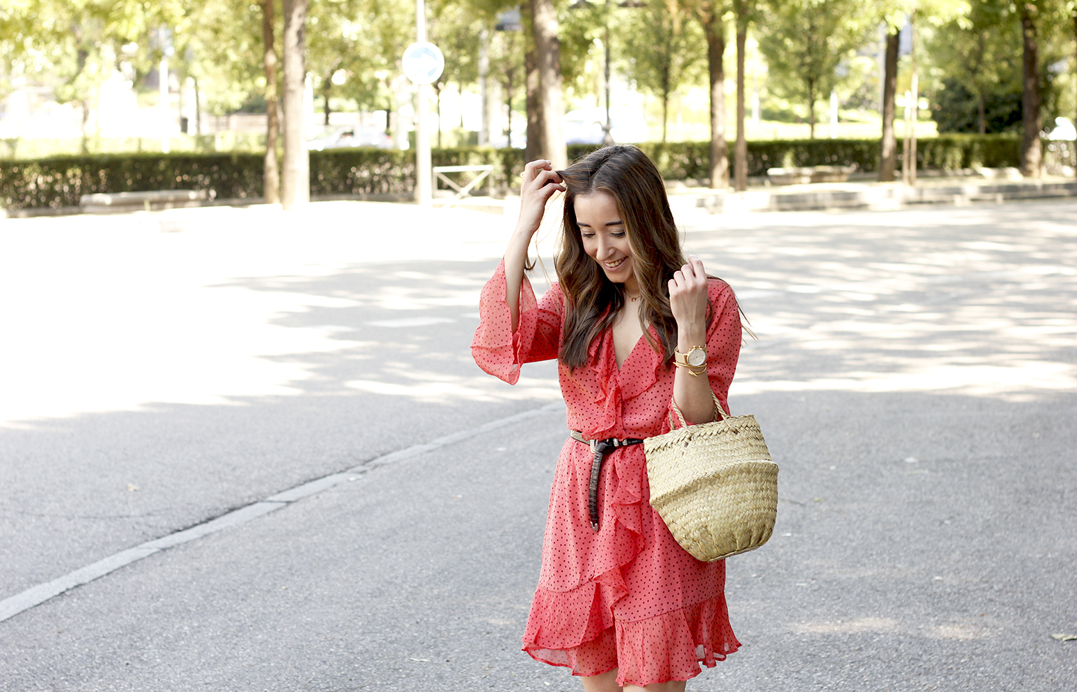 coral dress with dots and frills uterqüe black heels summer outfit style fashion12