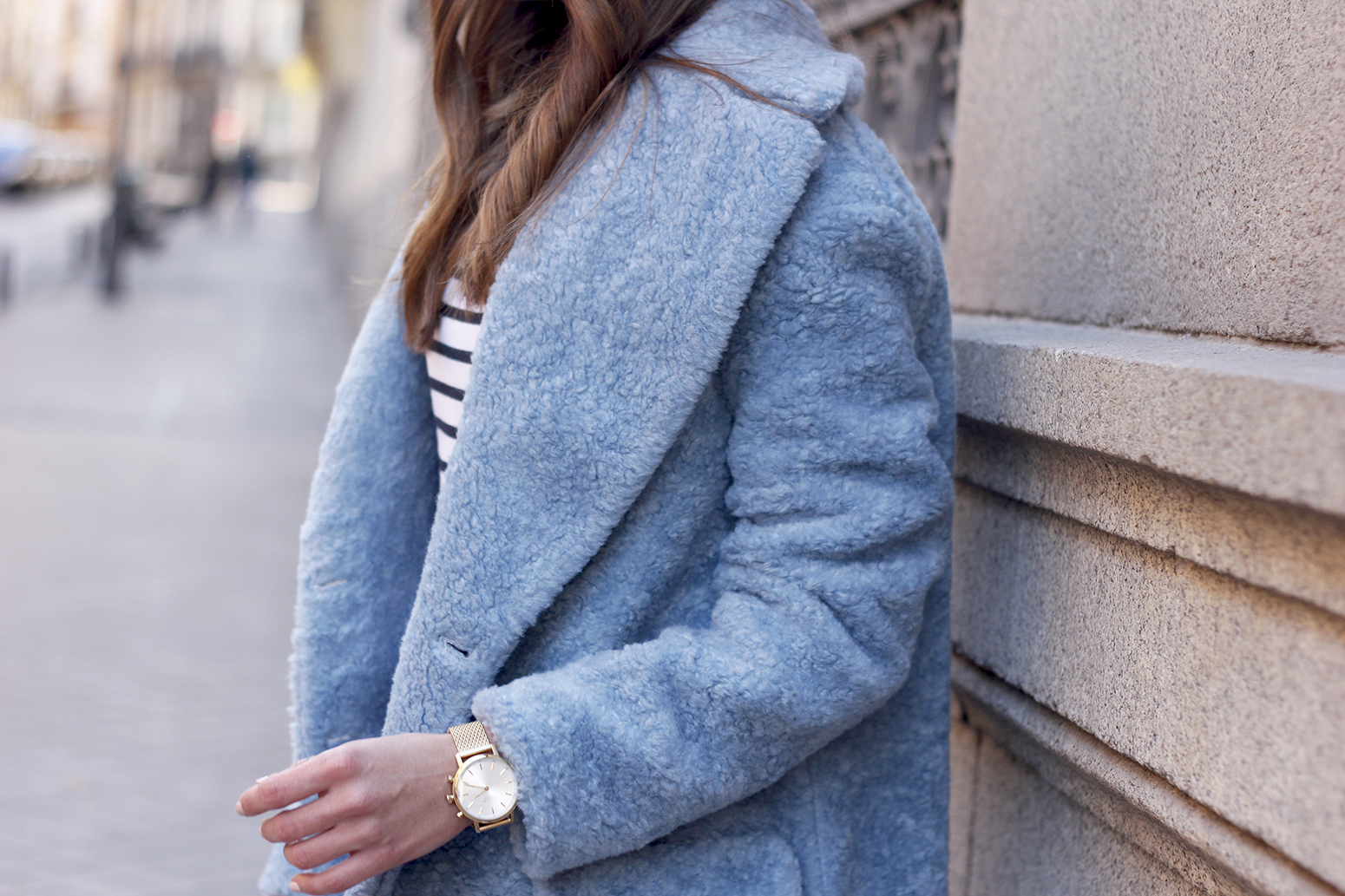 blue fur coat stripes white ripped jeans givenchy bag navy cap fall outfit street style12