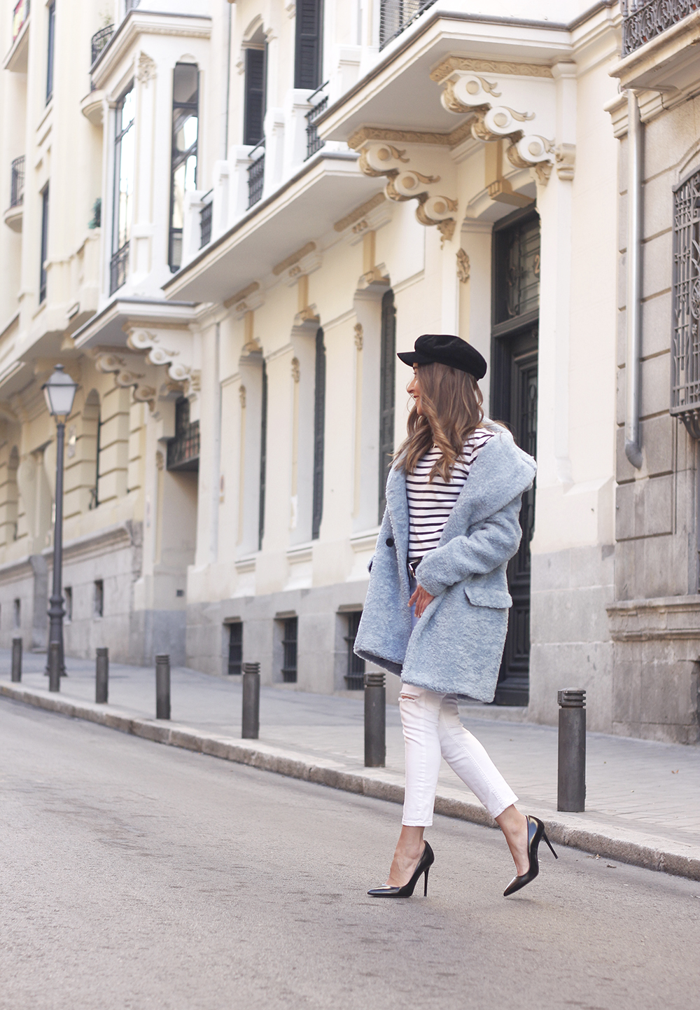 blue fur coat stripes white ripped jeans givenchy bag navy cap fall outfit street style02