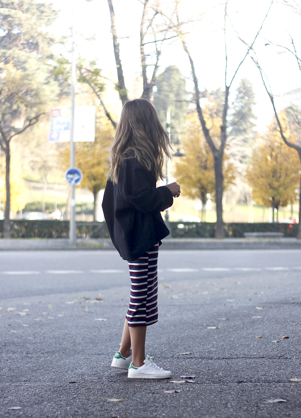 midi dress casual outfit adidas stan smith sneakers blazer street style outfit 20188427