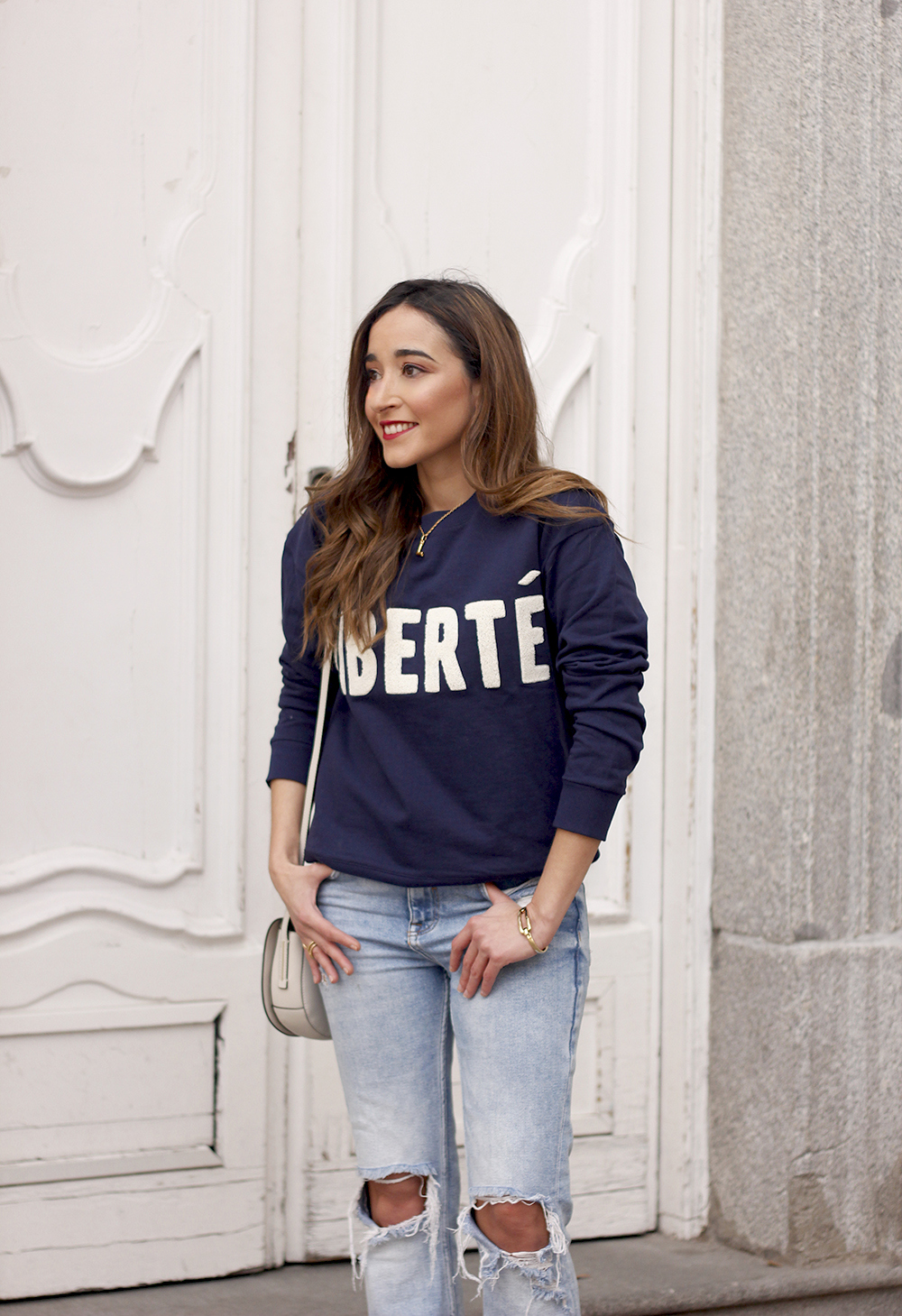 Sweatshirt ripped jeans clavin klein white bag high heels street style outfit 20195