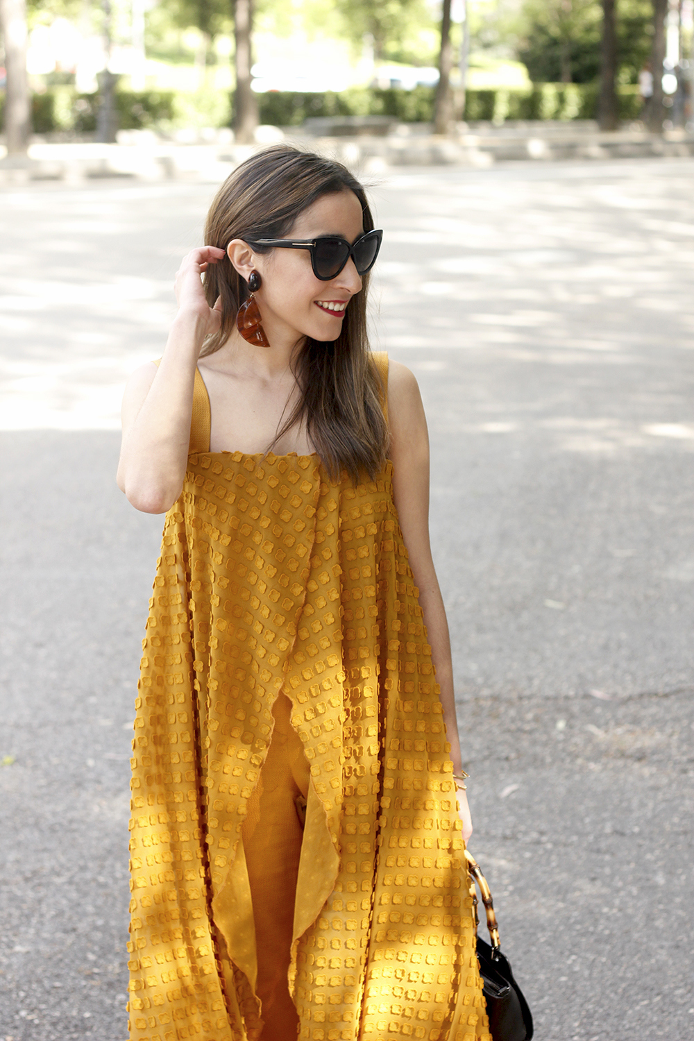 mustard jumpsuit black flats uterqüe bag tom ford sunnies spring fashion style outfit 13