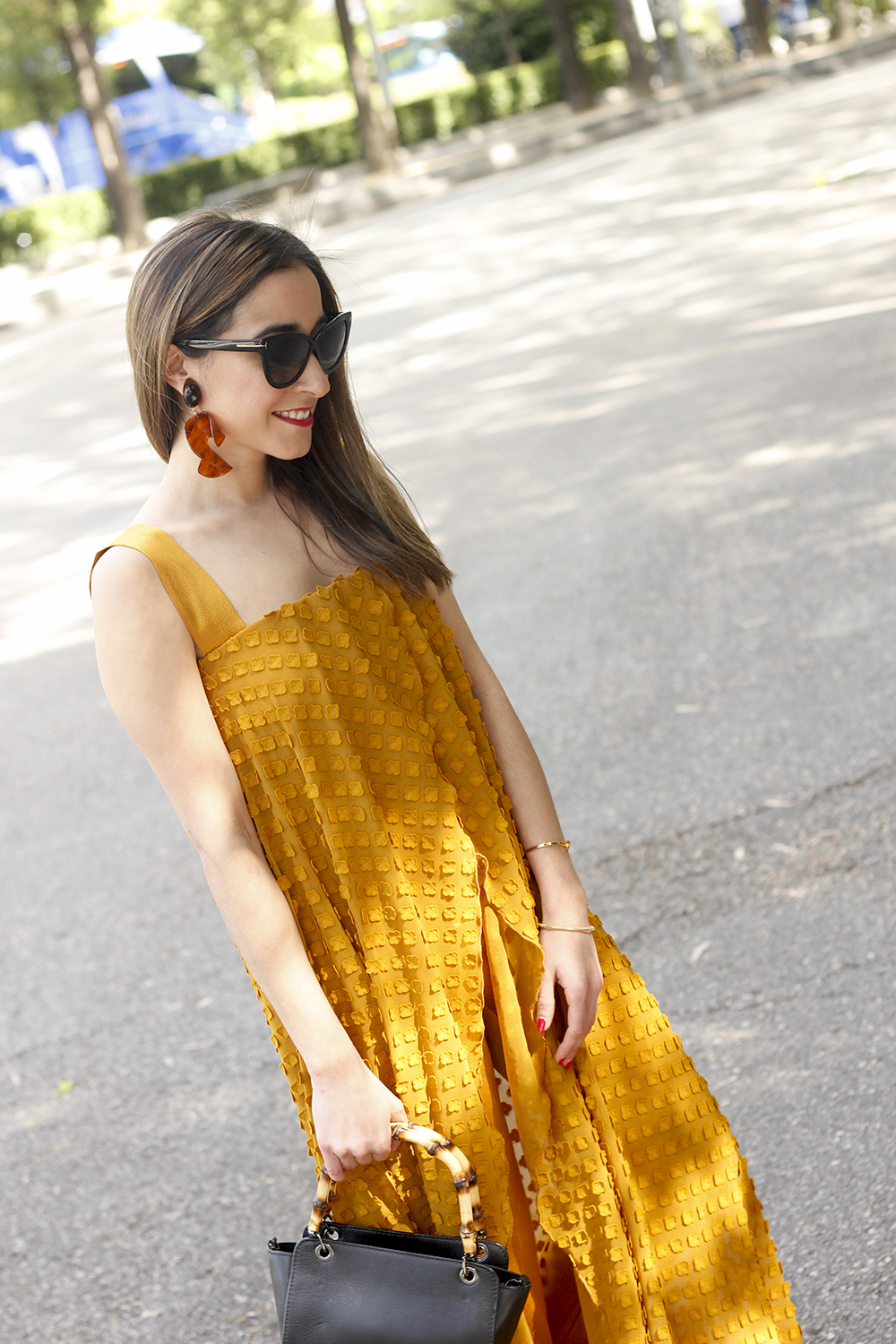 mustard jumpsuit black flats uterqüe bag tom ford sunnies spring fashion style outfit 14