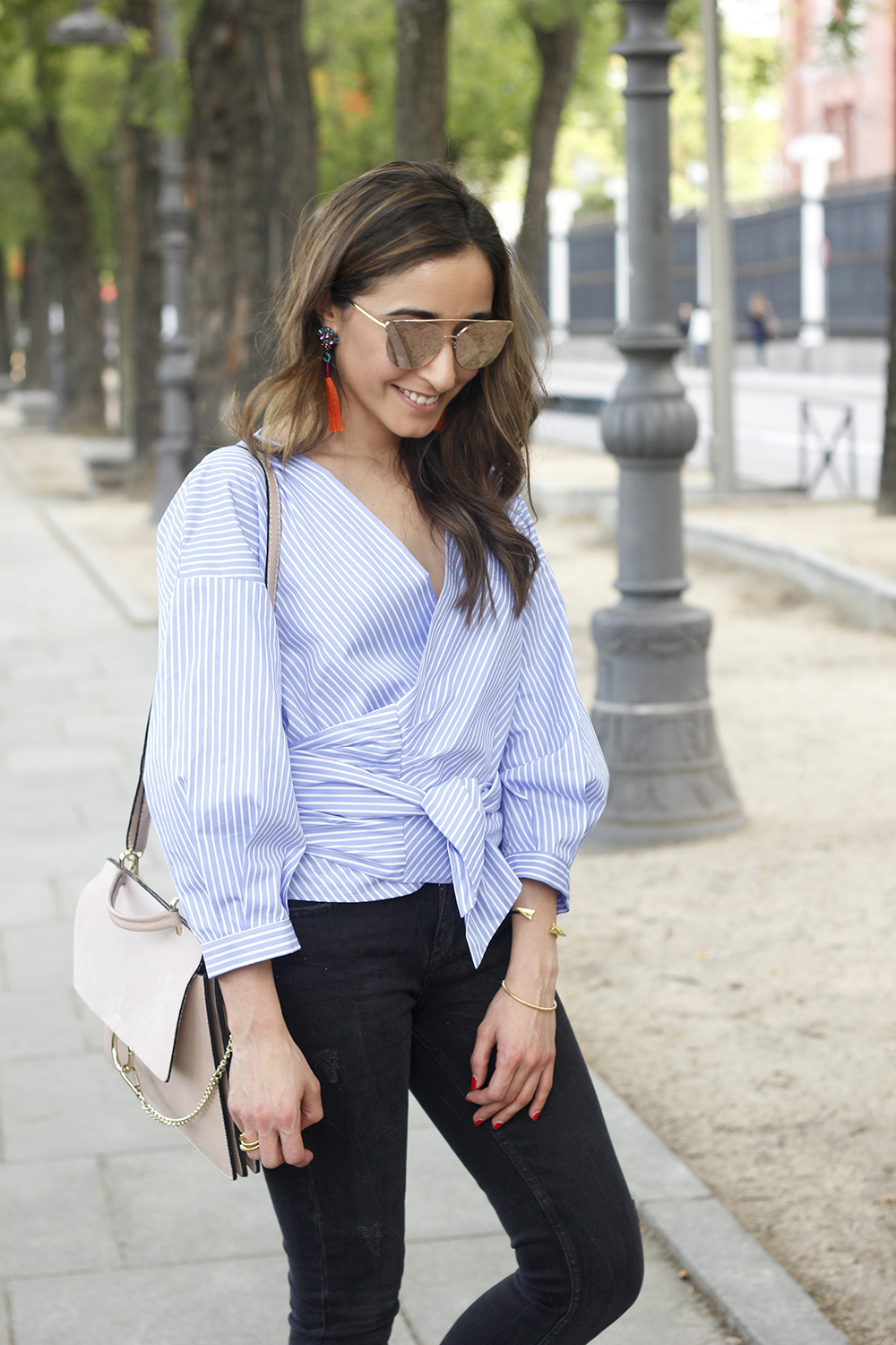 striped shirt black ripped jeans converse earrings style fashion summer 13