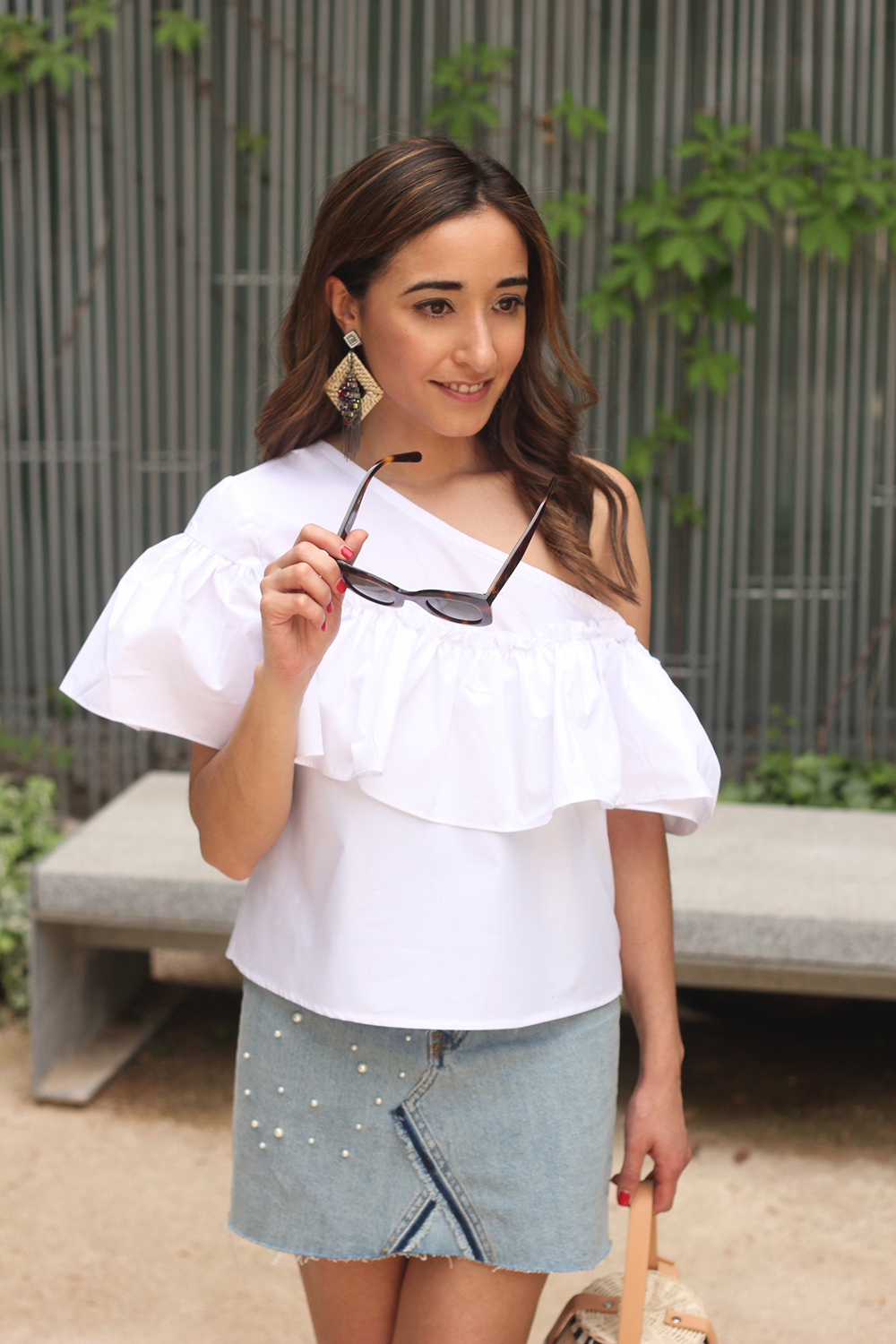 denim skirt with pearls heels wicker bagwhite top summer style fashion outfit08