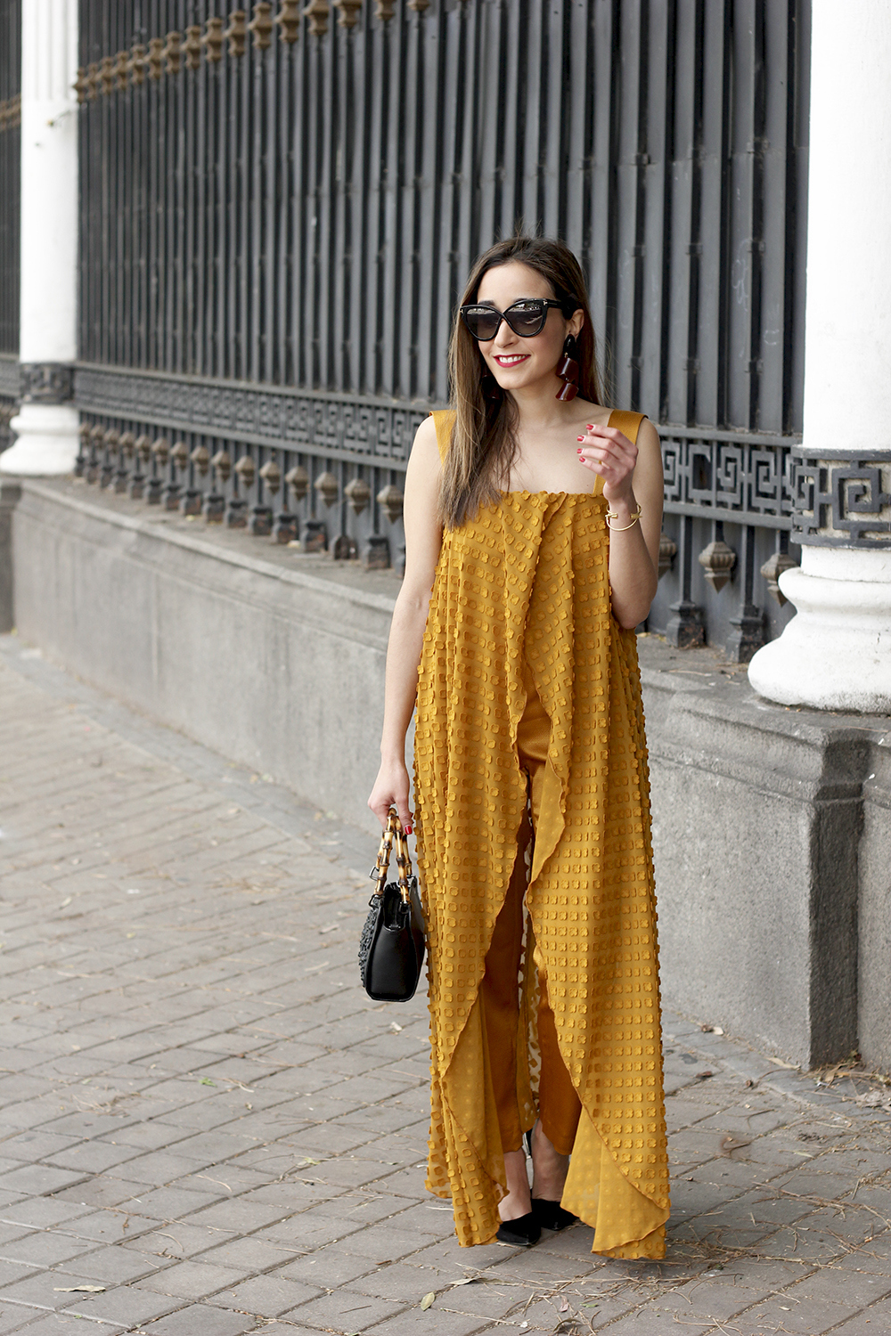 mustard jumpsuit black flats uterqüe bag tom ford sunnies spring fashion style outfit 08
