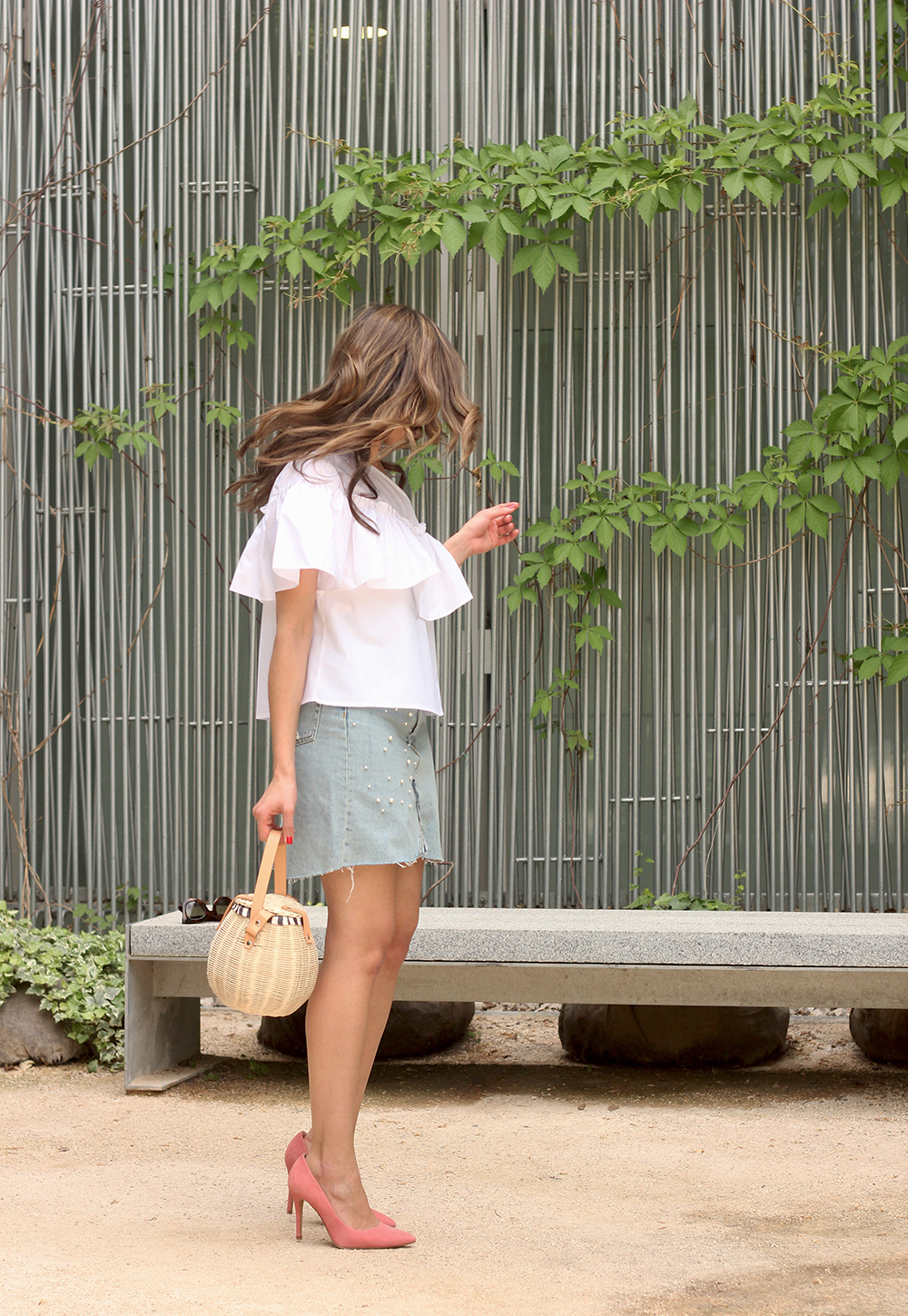 denim skirt with pearls heels wicker bagwhite top summer style fashion outfit07