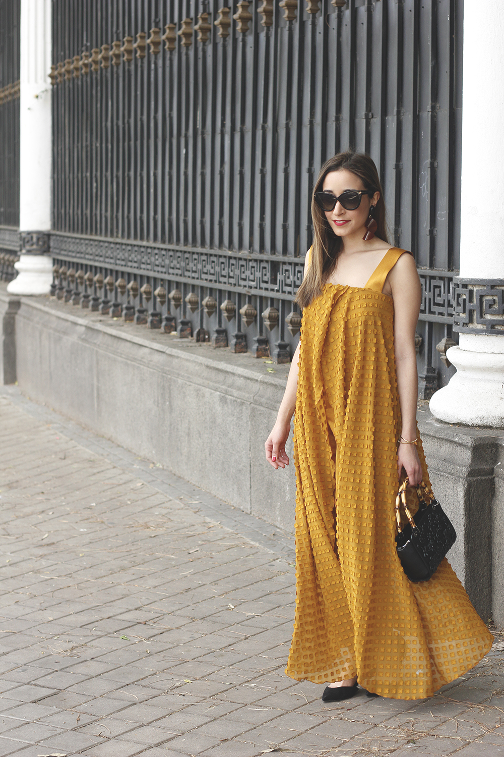 mustard jumpsuit black flats uterqüe bag tom ford sunnies spring fashion style outfit 06