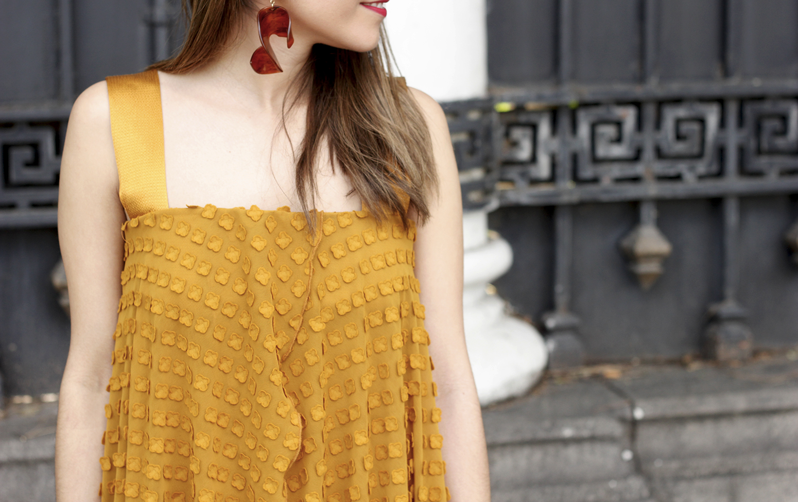 mustard jumpsuit black flats uterqüe bag tom ford sunnies spring fashion style outfit 03