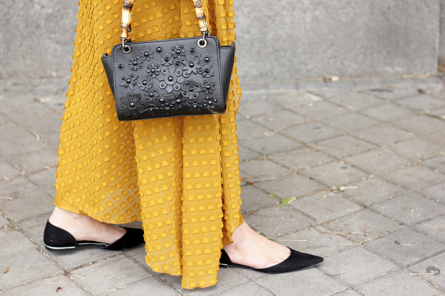 mustard jumpsuit black flats uterqüe bag tom ford sunnies spring fashion style outfit 02