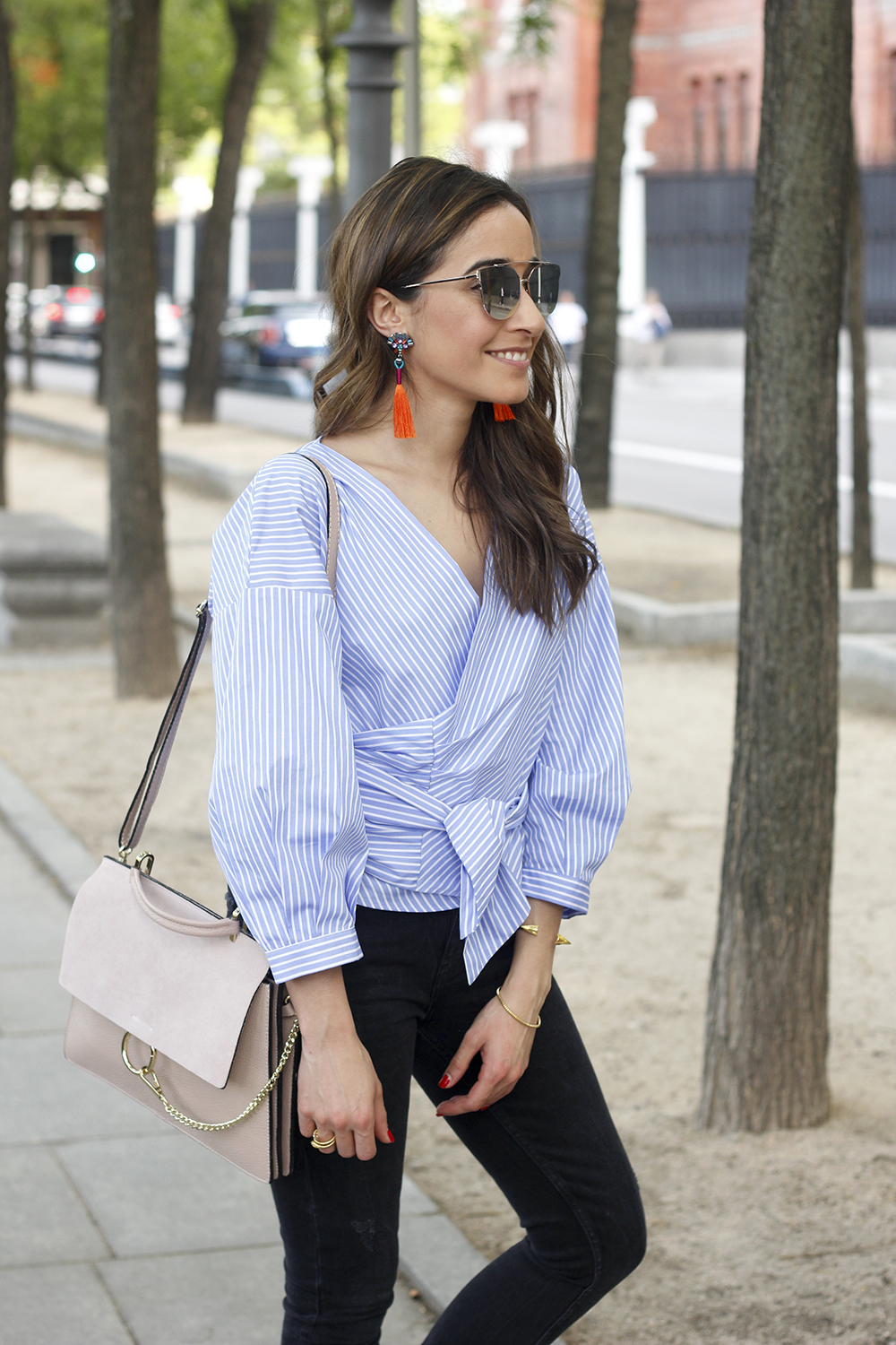 striped shirt black ripped jeans converse earrings style fashion summer 07