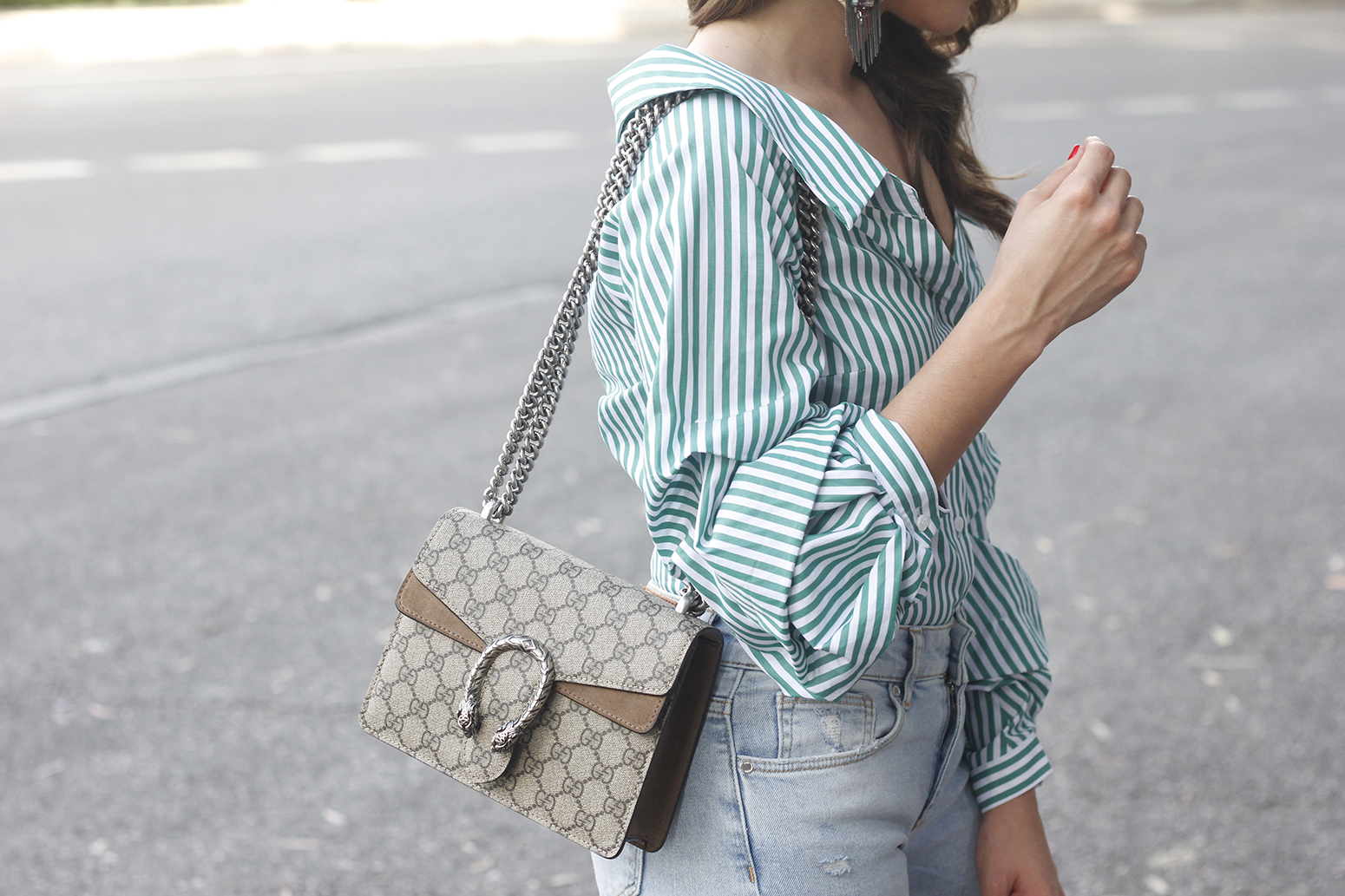 striped shirt jeans gucci bag uterqüe earrings pink heels accessories style outfit12