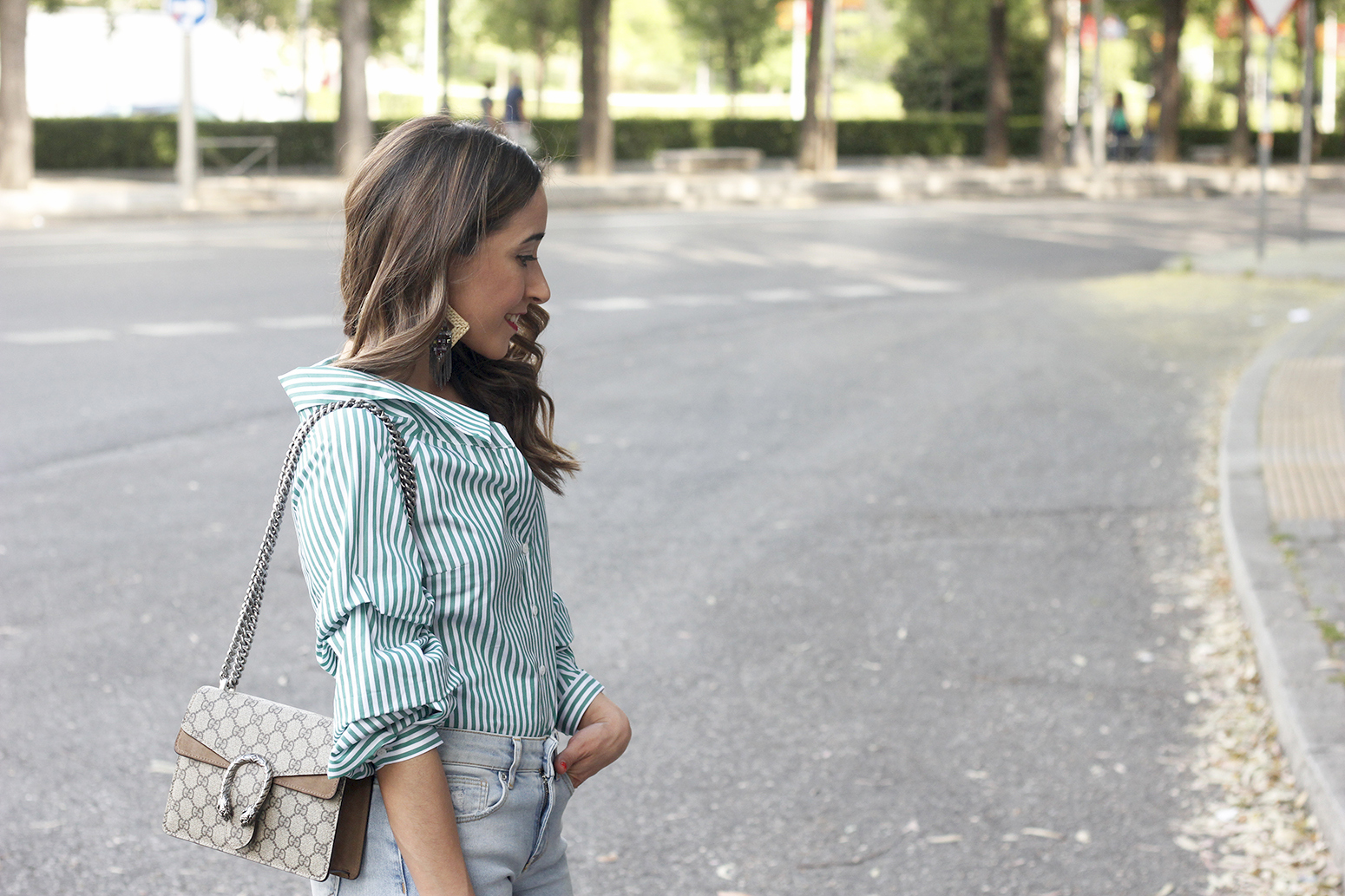 striped shirt jeans gucci bag uterqüe earrings pink heels accessories style outfit11