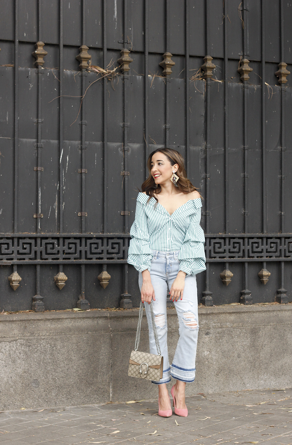 striped shirt jeans gucci bag uterqüe earrings pink heels accessories style outfit04