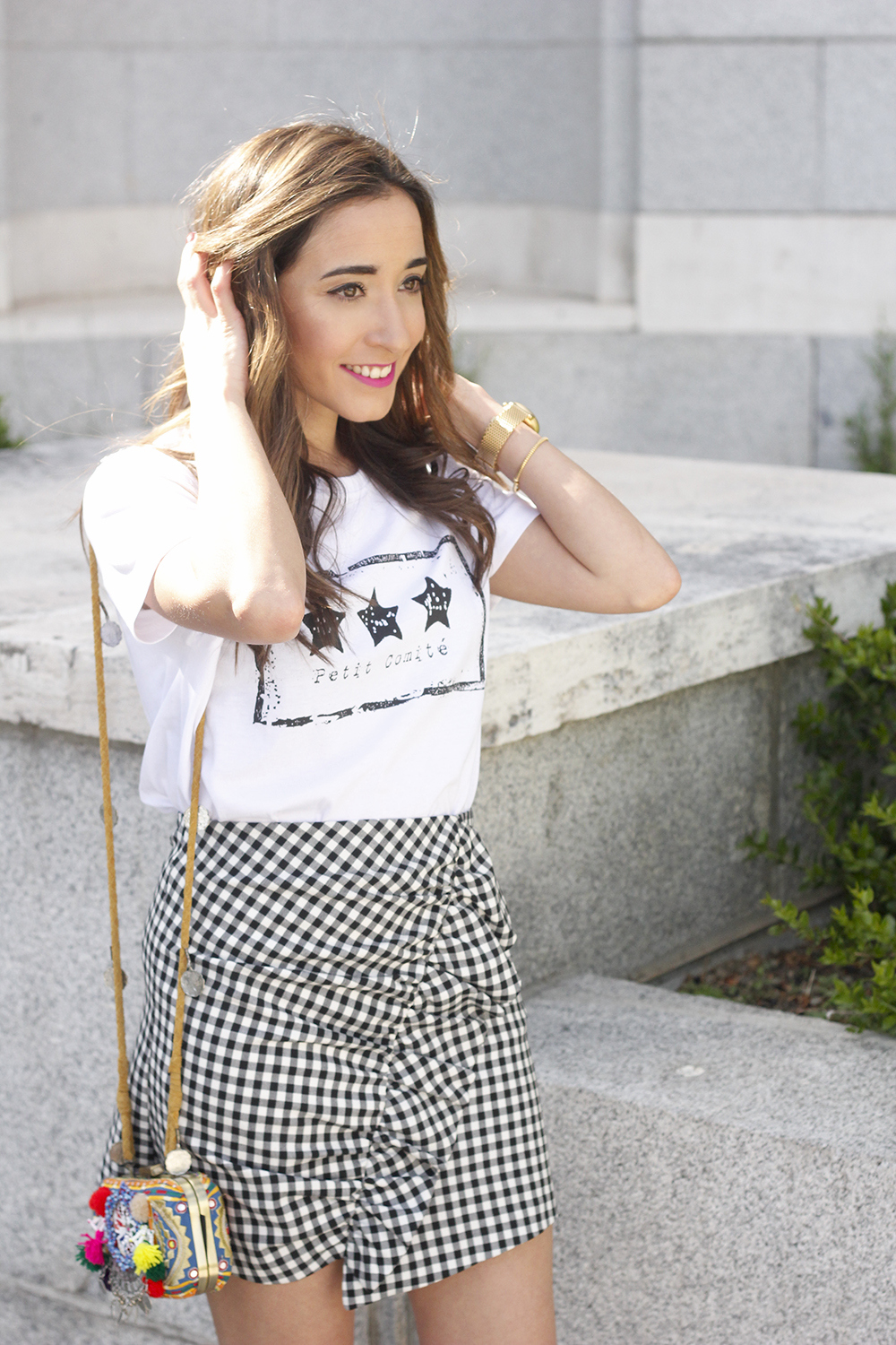 vichy skirt white t-shirt carolina herrera pink heels outfit style fashion summer06