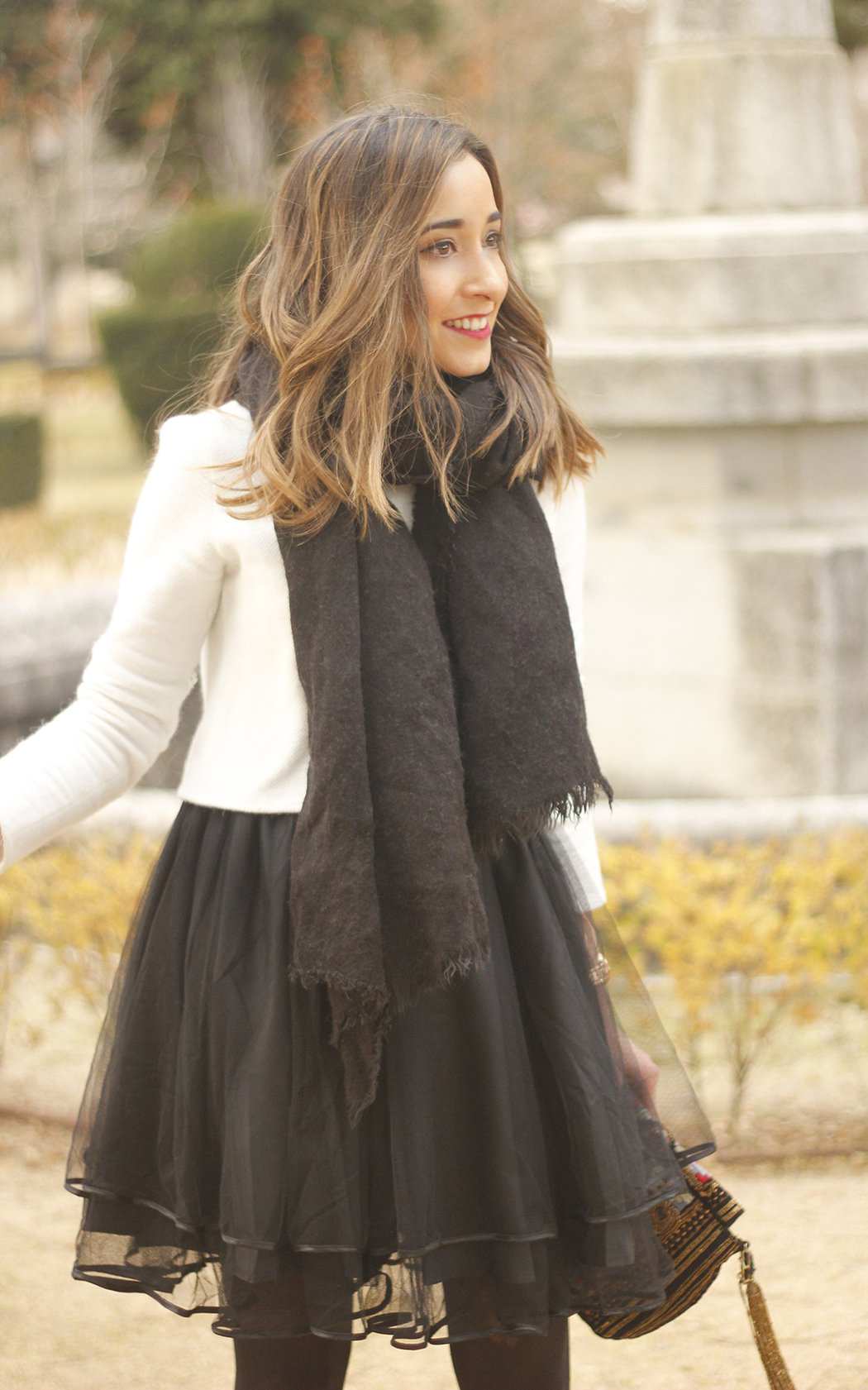 black tulle skirt white sweater black scarf outfit heels06