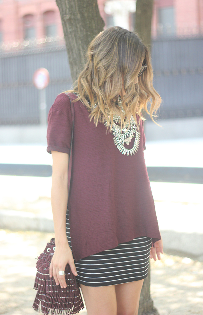 Striped Skirt With Burgundy T-shirt And Fringed Bag Summer Outfit18