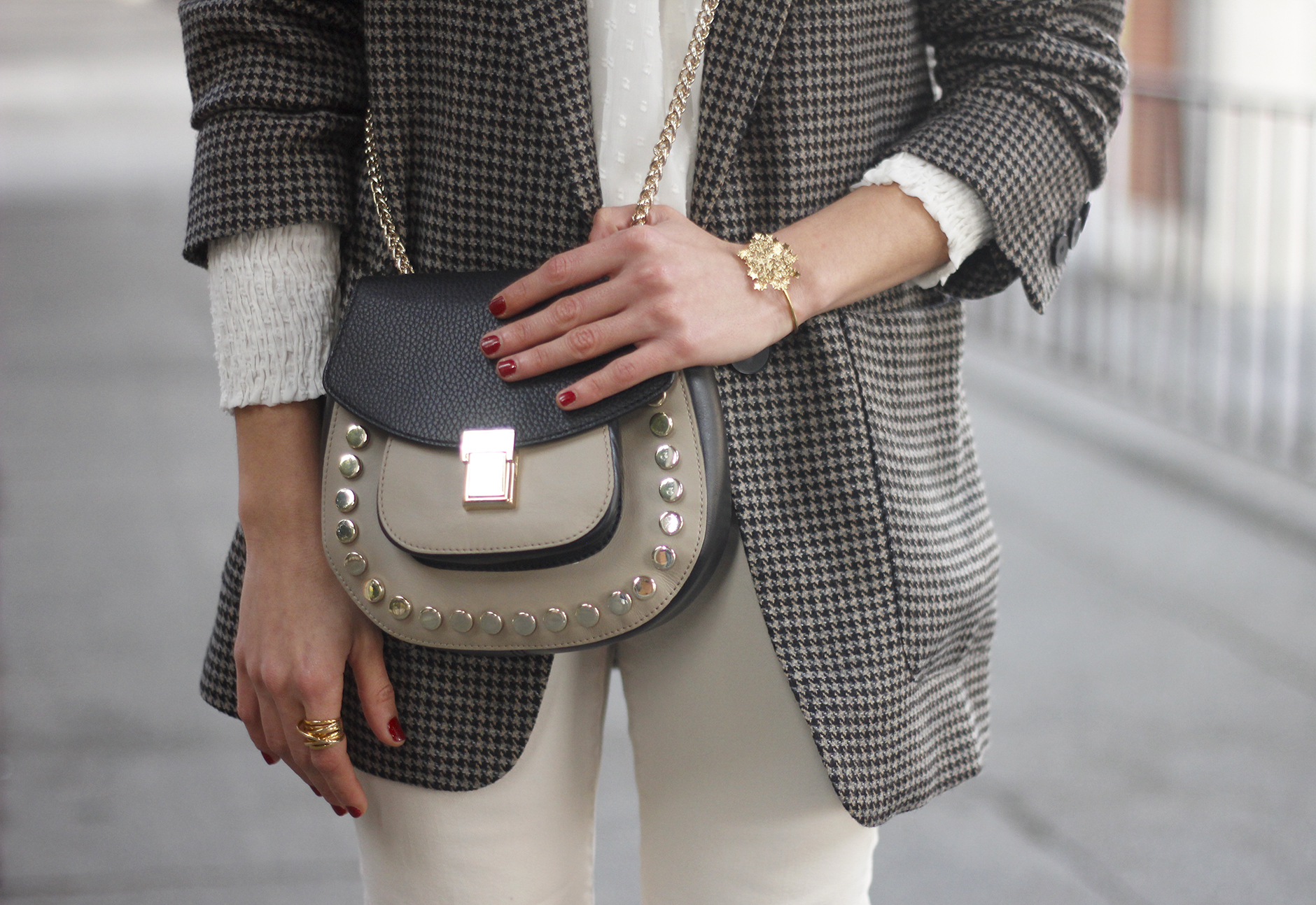 Plumeti blouse houndstooth blazer white jeans outfit style streetstyle12