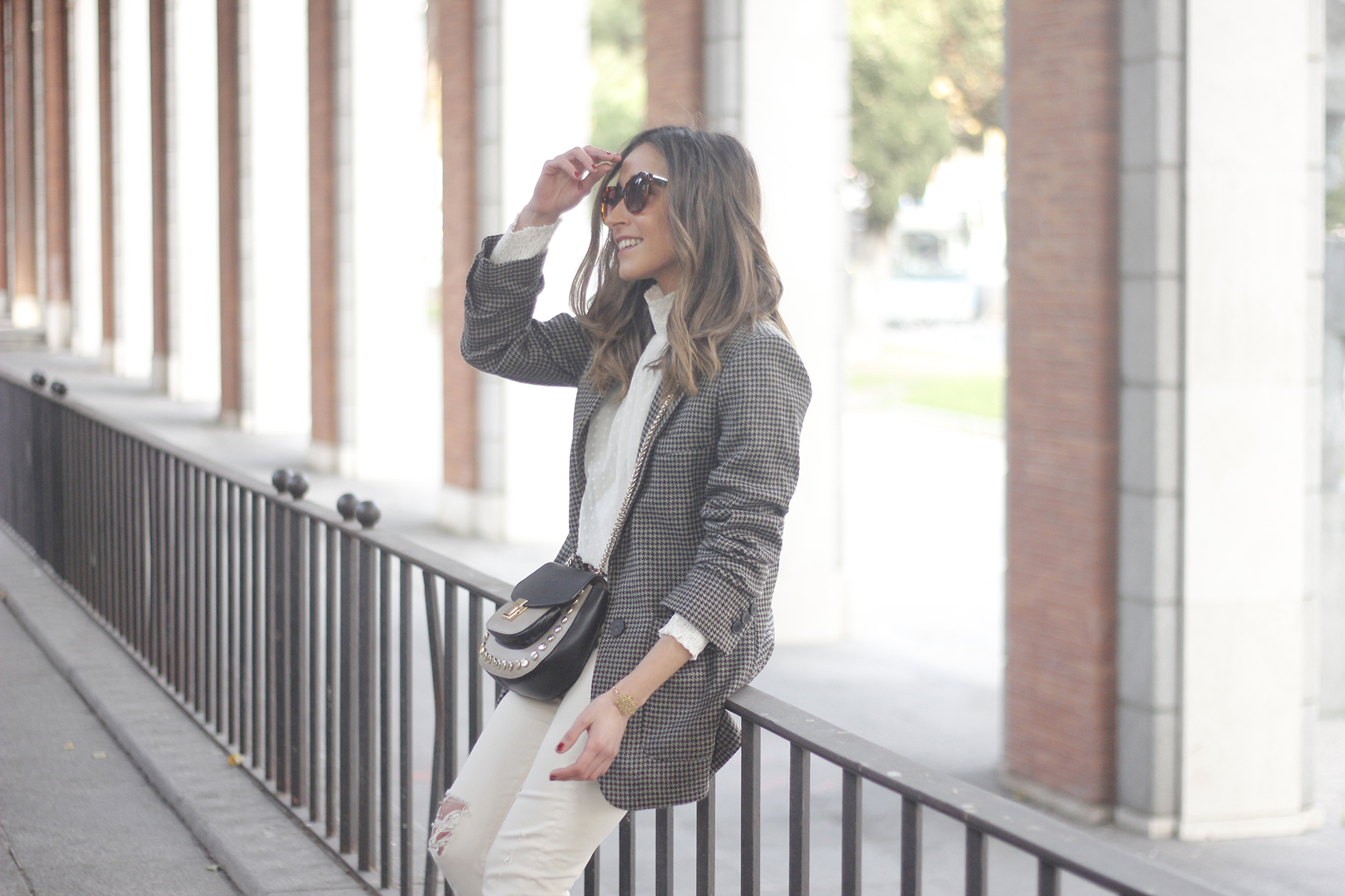 Plumeti blouse houndstooth blazer white jeans outfit style streetstyle05