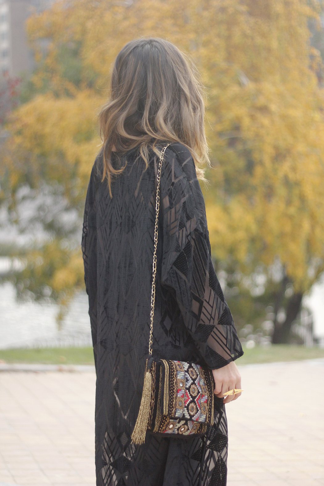 Black Kimono Black flared jeans outfit20