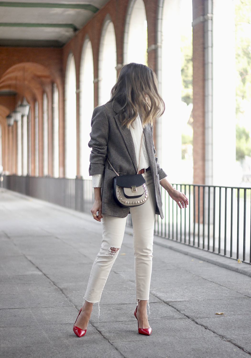 Plumeti blouse houndstooth blazer white jeans outfit style streetstyle25
