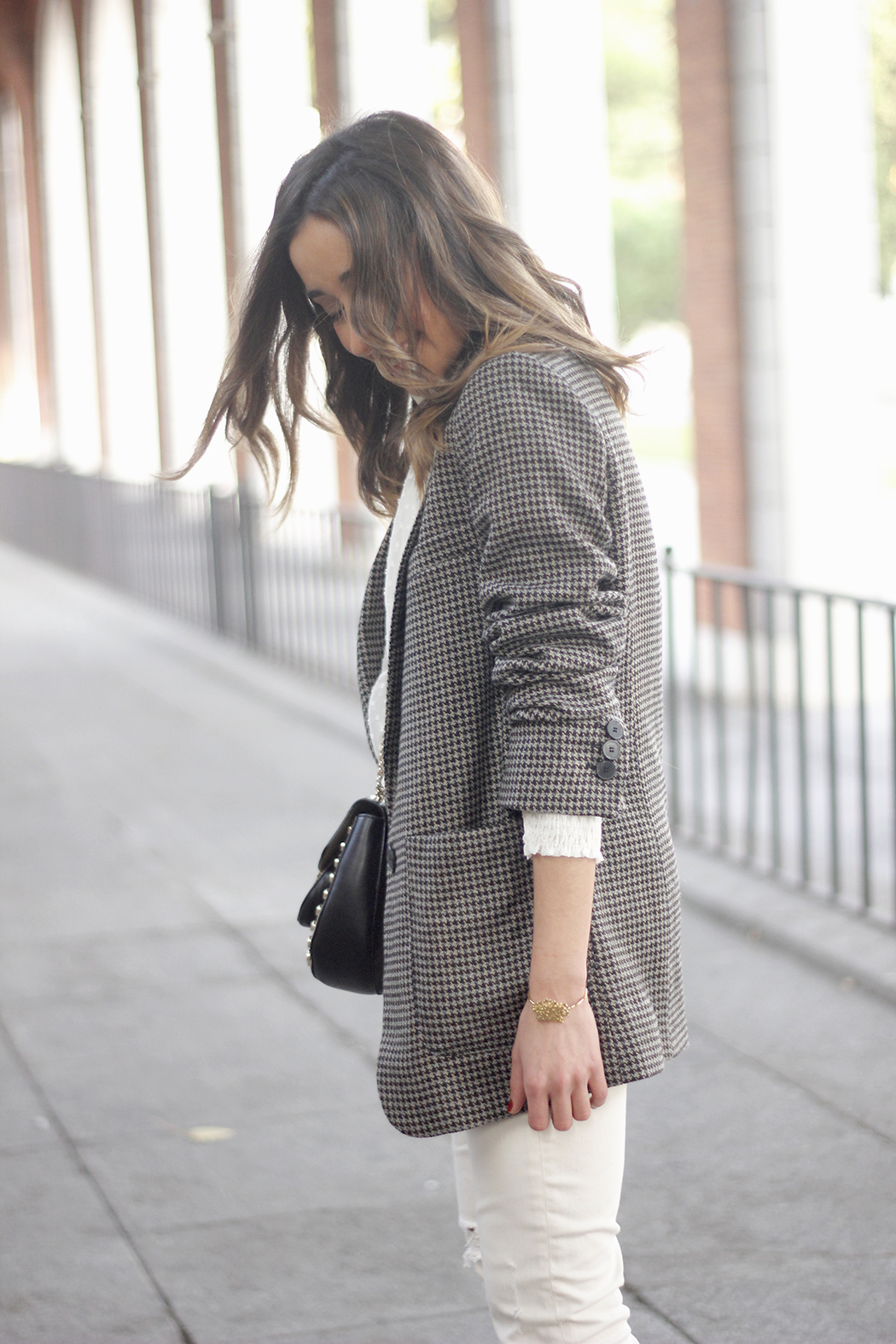 Plumeti blouse houndstooth blazer white jeans outfit style streetstyle11